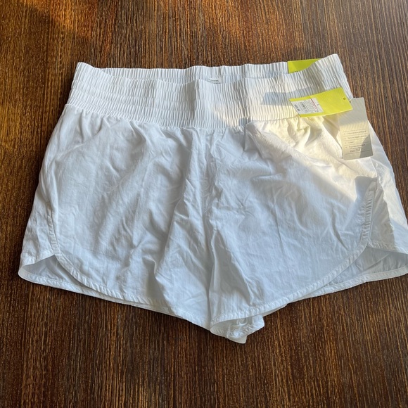 All In Motion HR Crinkle Shorts White with Pockets Lined L UPF 50+ Activewear - Picture 4 of 4